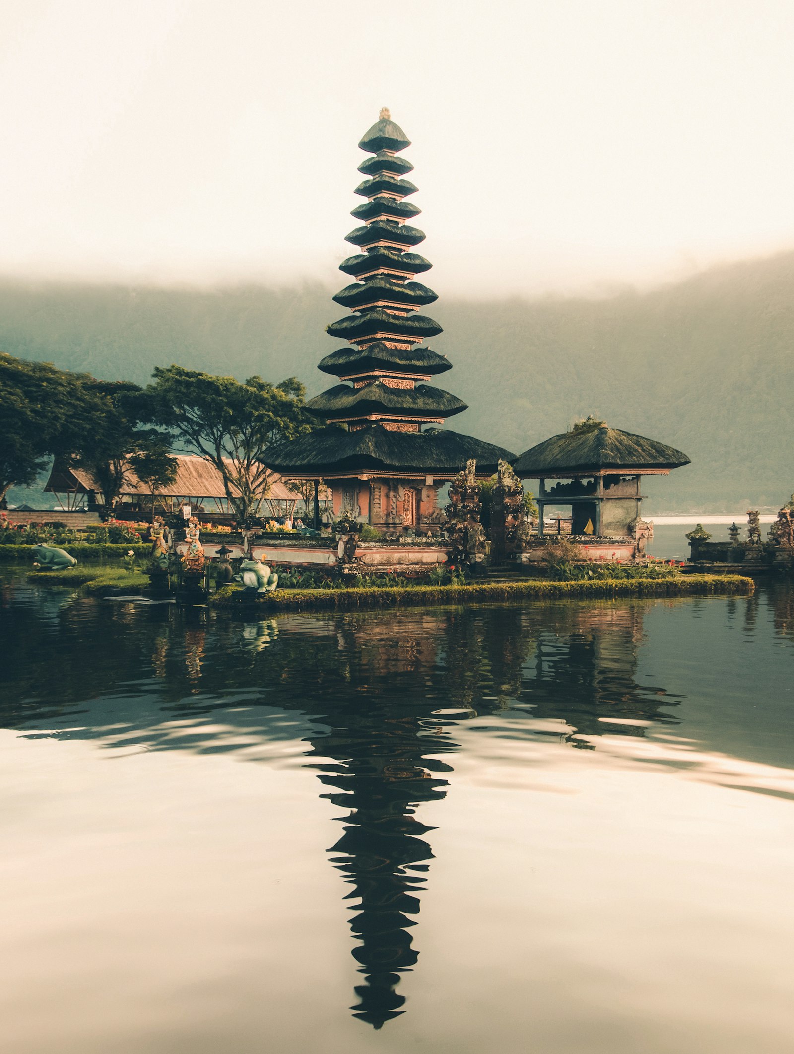 Indonesia, Between Islands